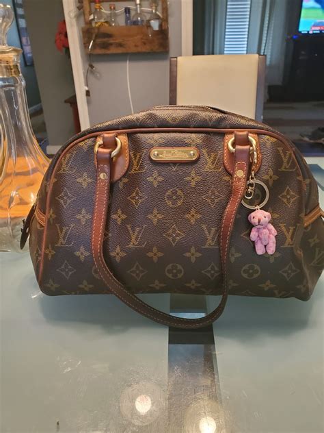 does the louis vuitton store authenticate bags